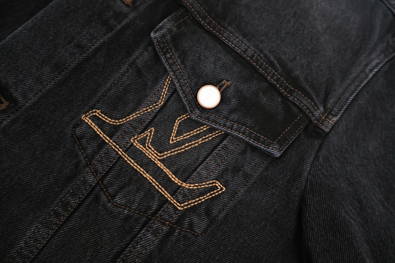 LOUIS VUITTON 路易威登 刺绣口袋牛仔外套 牛仔衣 上衣 夹克 黑色 C0 1AILKE