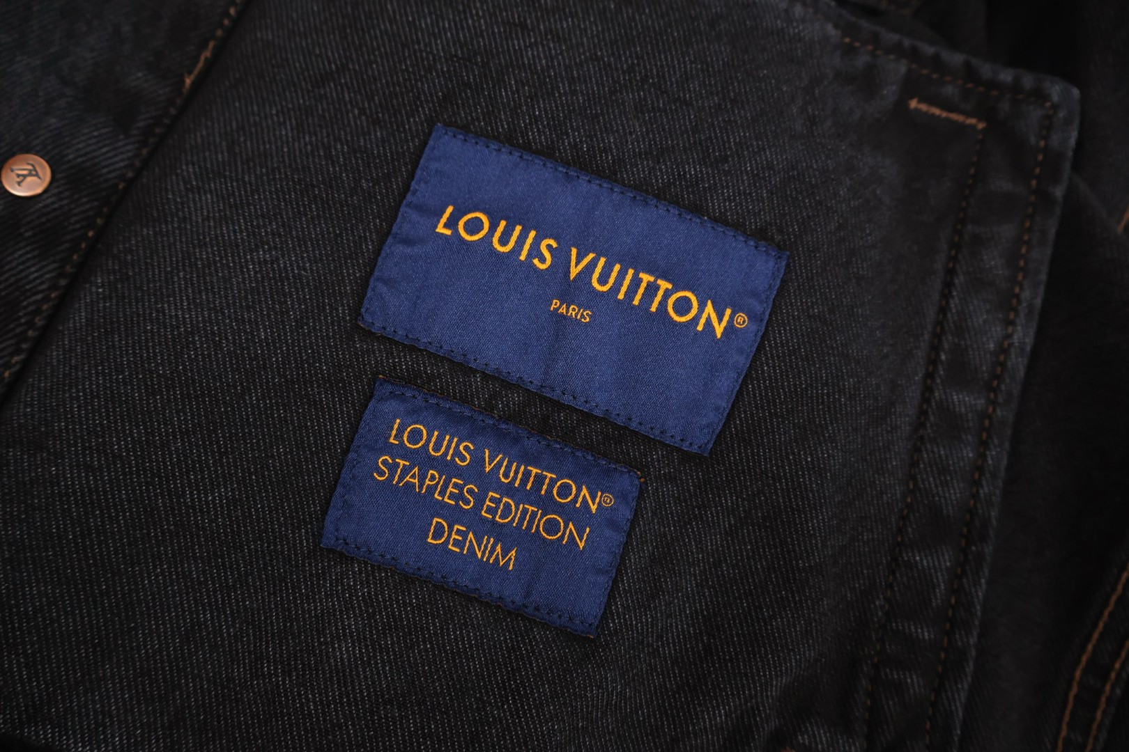 LOUIS VUITTON 路易威登 刺绣口袋牛仔外套 牛仔衣 上衣 夹克 黑色 C0 1AILKE