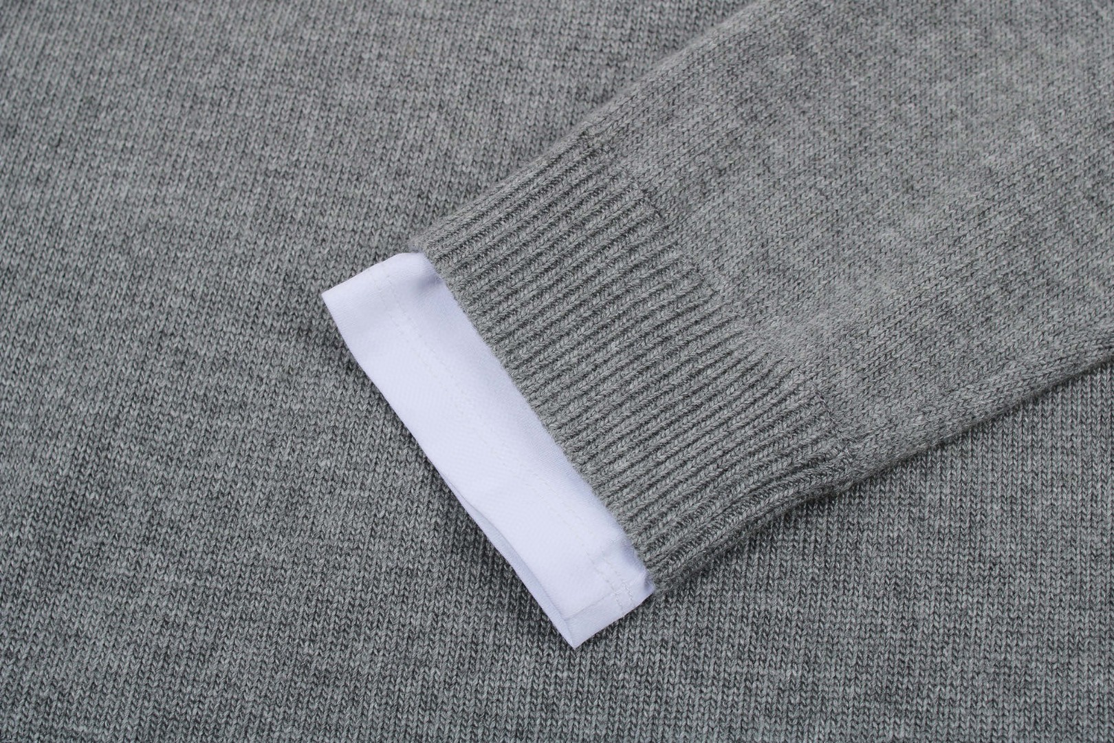 MIU MIU 缪缪 假两件V领羊毛毛衣 长袖 灰色 B0 MMLB61-174K-F0480-S-OOO