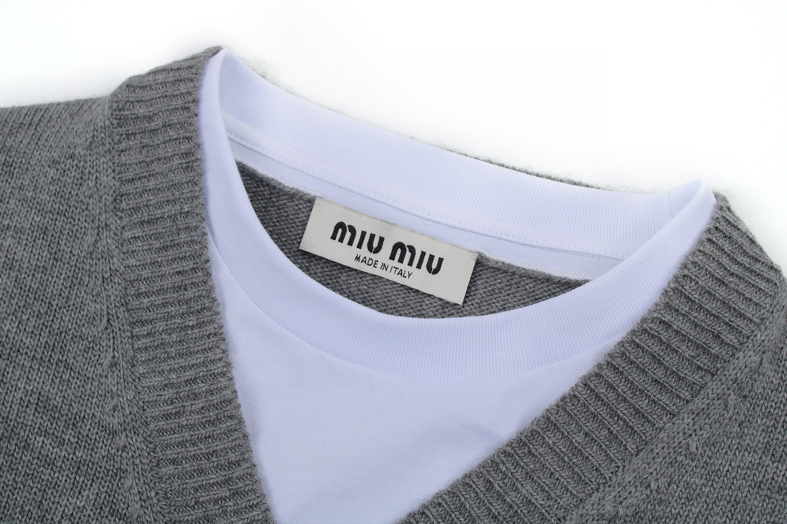 MIU MIU 缪缪 假两件V领羊毛毛衣 长袖 灰色 B0 MMLB61-174K-F0480-S-OOO