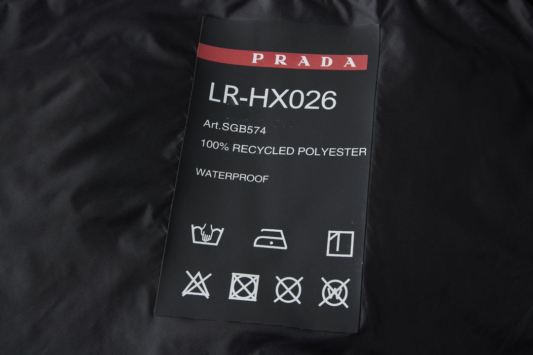 PRADA 普拉达 红标胶条拉链连帽羽绒服 夹克 外套 长袖 黑色 D0 SGB574-1T2Y-F0002