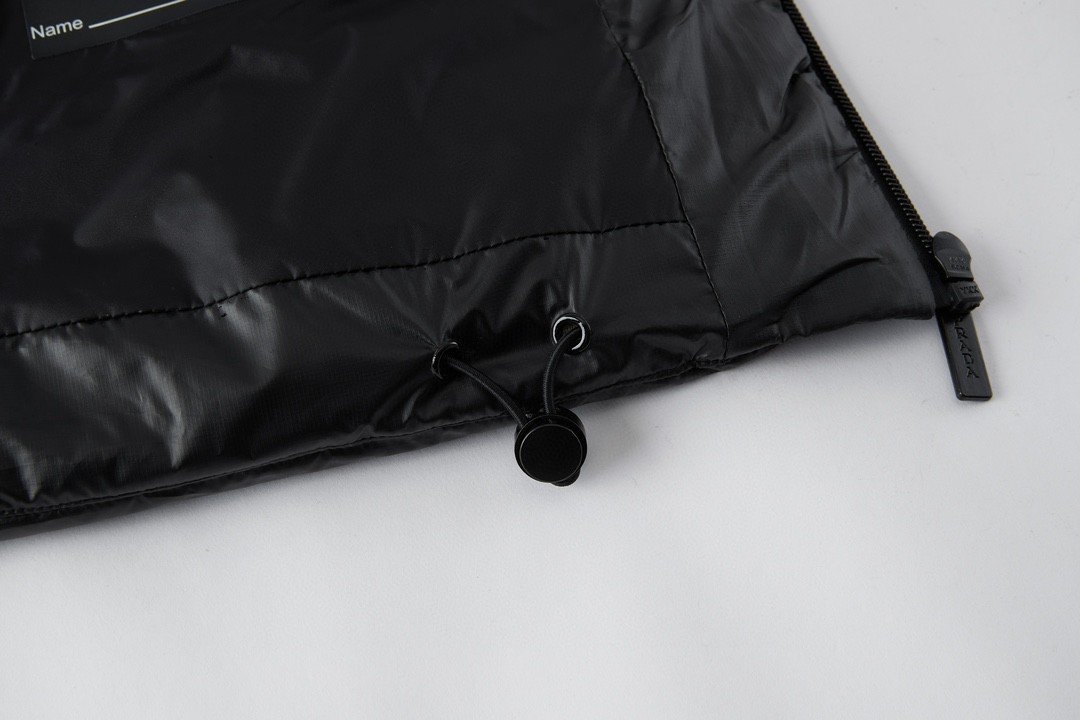 PRADA 普拉达 红标胶条拉链连帽羽绒服 夹克 外套 长袖 黑色 D0 SGB574-1T2Y-F0002