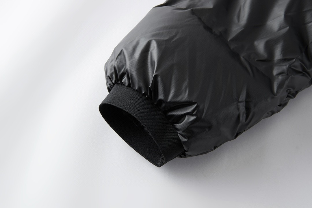 PRADA 普拉达 红标胶条拉链连帽羽绒服 夹克 外套 长袖 黑色 D0 SGB574-1T2Y-F0002