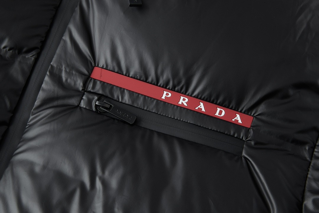 PRADA 普拉达 红标胶条拉链连帽羽绒服 夹克 外套 长袖 黑色 D0 SGB574-1T2Y-F0002