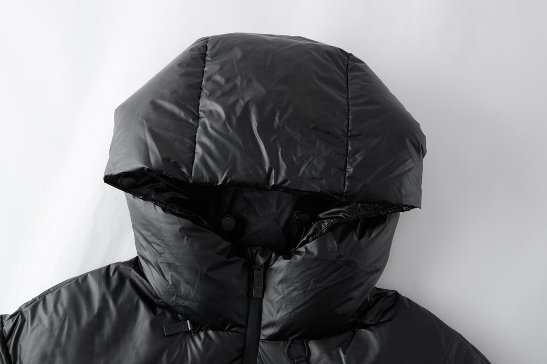 PRADA 普拉达 红标胶条拉链连帽羽绒服 夹克 外套 长袖 黑色 D0 SGB574-1T2Y-F0002