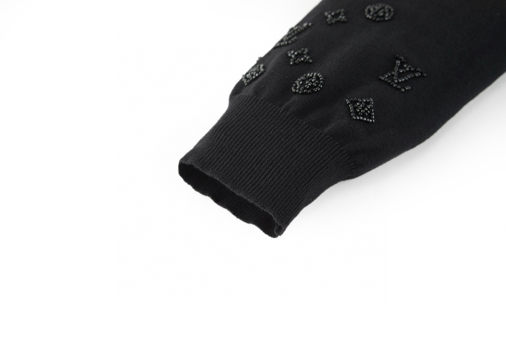 LOUIS VUITTON 路易威登 渐变串珠logo圆领毛衣 针织衫 长袖 黑色 B5 1AIHO8