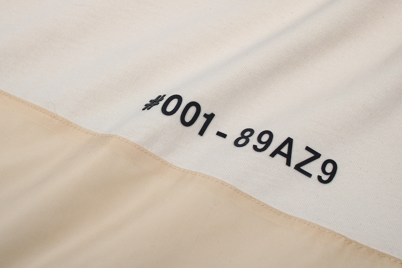 Moncler 蒙口 标识拼接长袖T恤 卫衣 白色 A5 K20978D0000289AZ9041