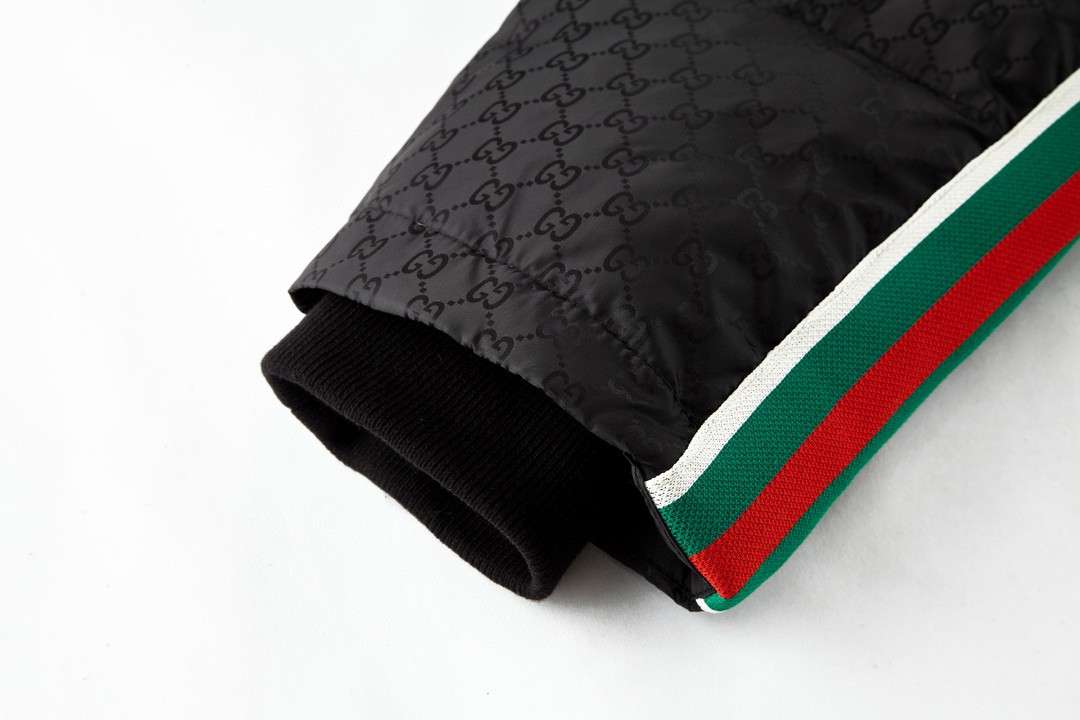 GUCCl 古驰 红绿织带提花羽绒服 外套 长袖 保暖 黑色 E0 715519-Z8A50-1043