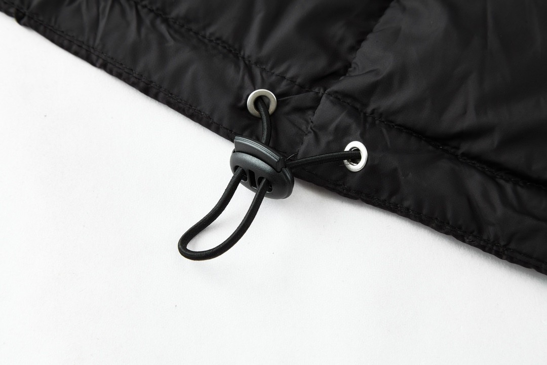 GUCCl 古驰 红绿织带提花羽绒服 外套 长袖 保暖 黑色 E0 715519-Z8A50-1043