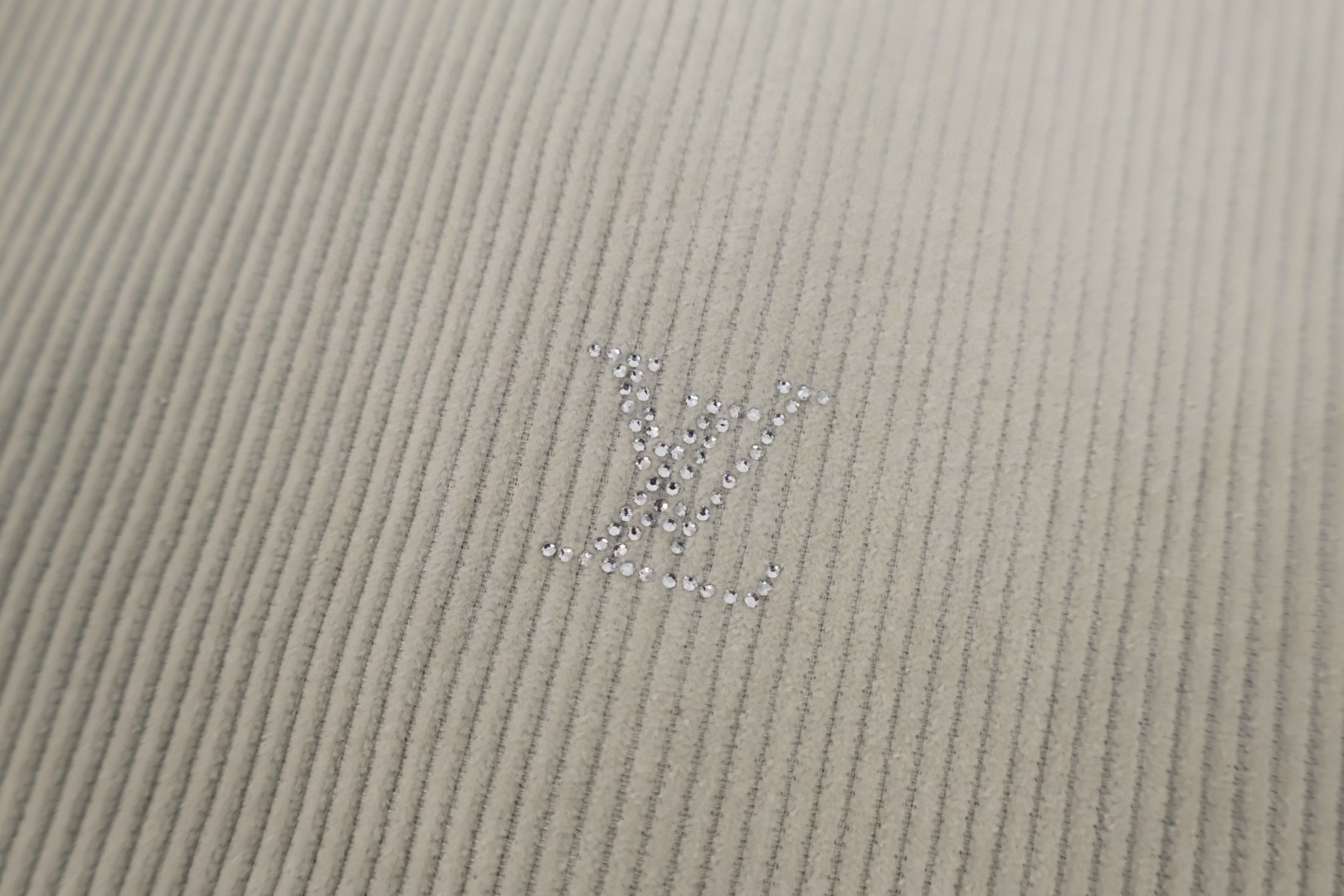 LOUIS VUITTON 路易威登 LV 灯芯绒烫钻logo衬衫 长袖 灰色 黑色 B5 1AIKBP