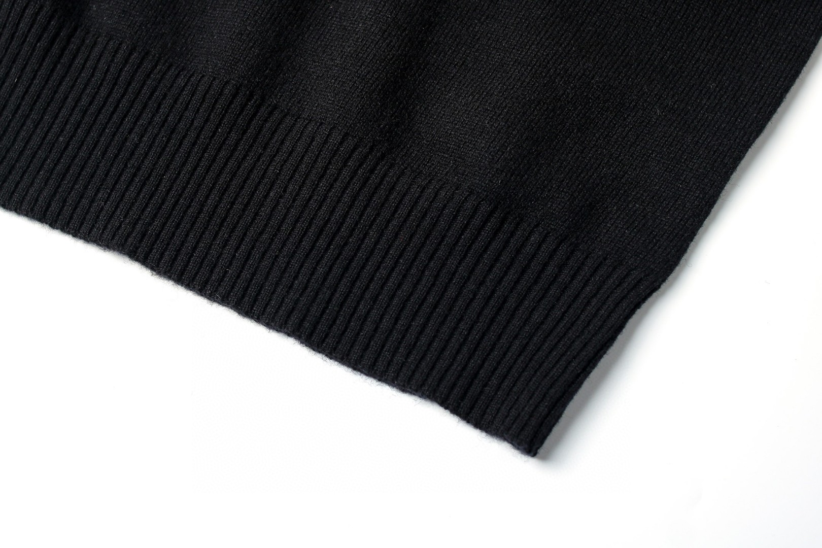 Versace 范思哲 纯色小刺绣徽标圆领毛衣 针织衫 外套 长袖 黑色 B0 1011883-1A08622-1B000