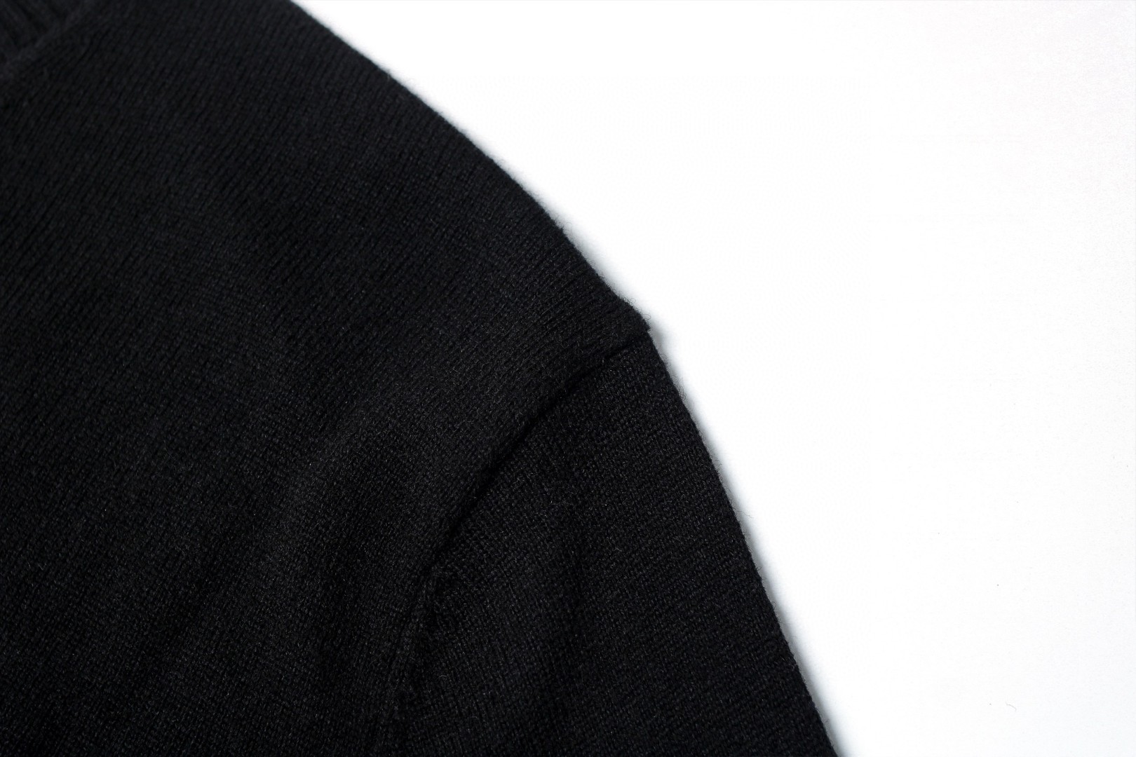 Versace 范思哲 纯色小刺绣徽标圆领毛衣 针织衫 外套 长袖 黑色 B0 1011883-1A08622-1B000