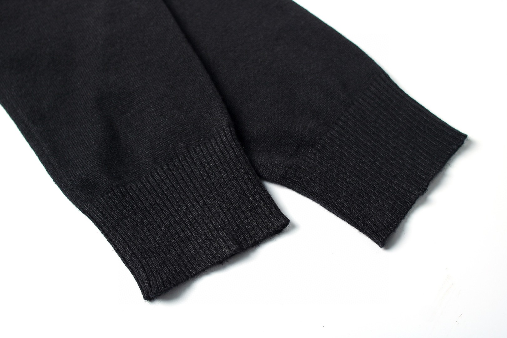 Versace 范思哲 纯色小刺绣徽标圆领毛衣 针织衫 外套 长袖 黑色 B0 1011883-1A08622-1B000