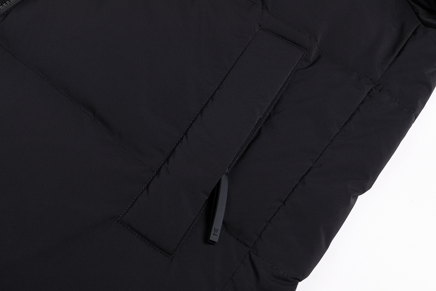 LOUIS VUITTON 路易威登 连帽压花羽绒服 外套 长袖 黑色 D0 1AGMGA