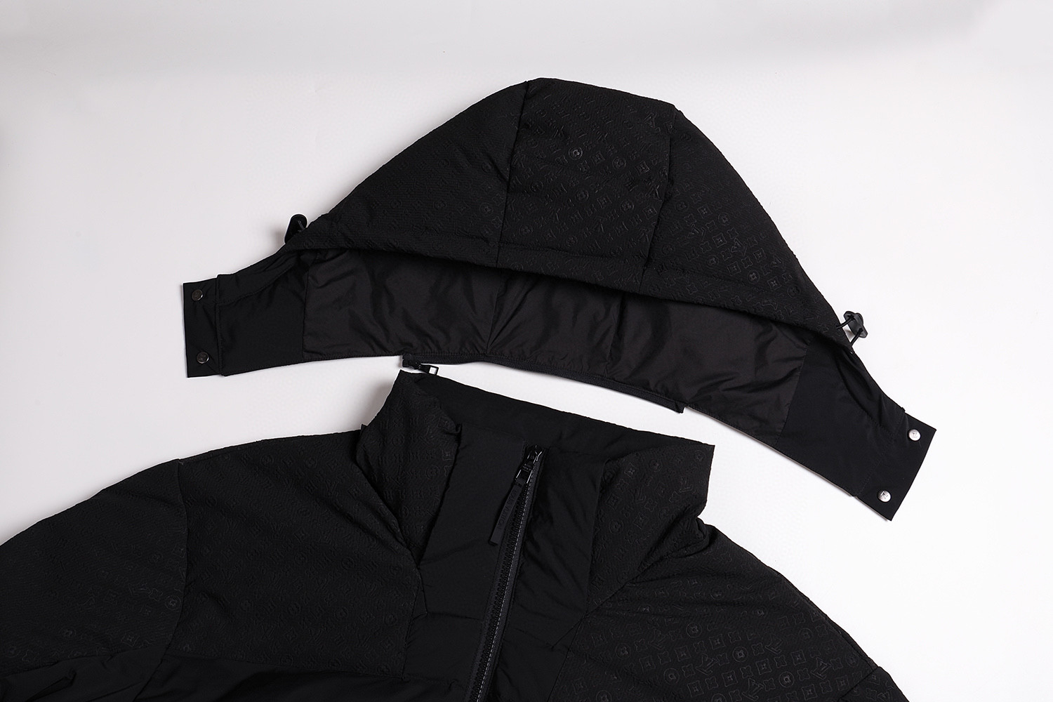 LOUIS VUITTON 路易威登 连帽压花羽绒服 外套 长袖 黑色 D0 1AGMGA