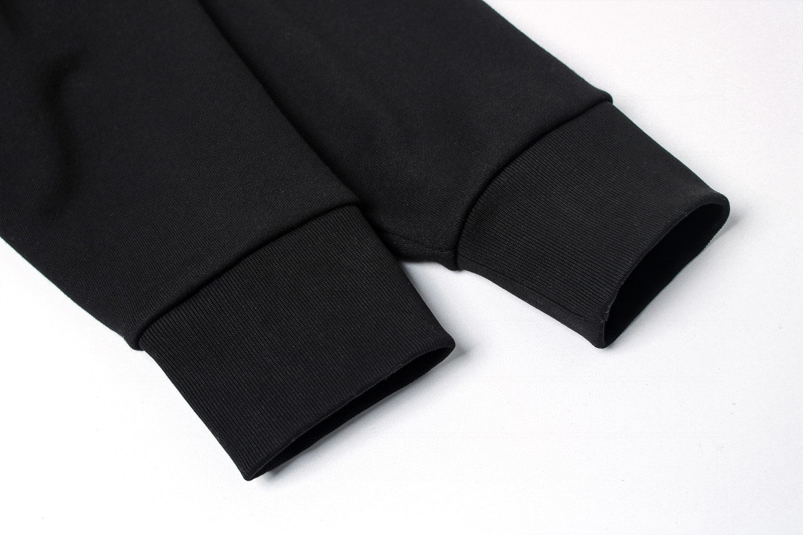 Moncler 蒙口 纯色立领拉链卫衣 夹克 外套 黑色 B0 K20918G0005689AZY999