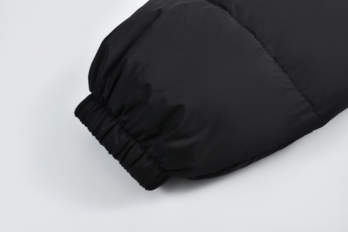 GUCCl 古驰 红绿织带羽绒服 外套 长袖 保暖 黑色 D0 666560-Z8AQX-1043