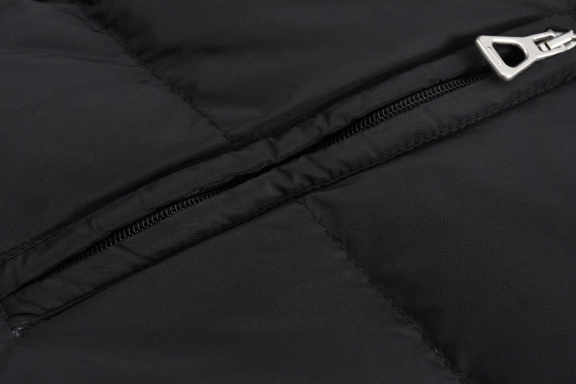 GUCCl 古驰 红绿织带羽绒服 外套 长袖 保暖 黑色 D0 666560-Z8AQX-1043