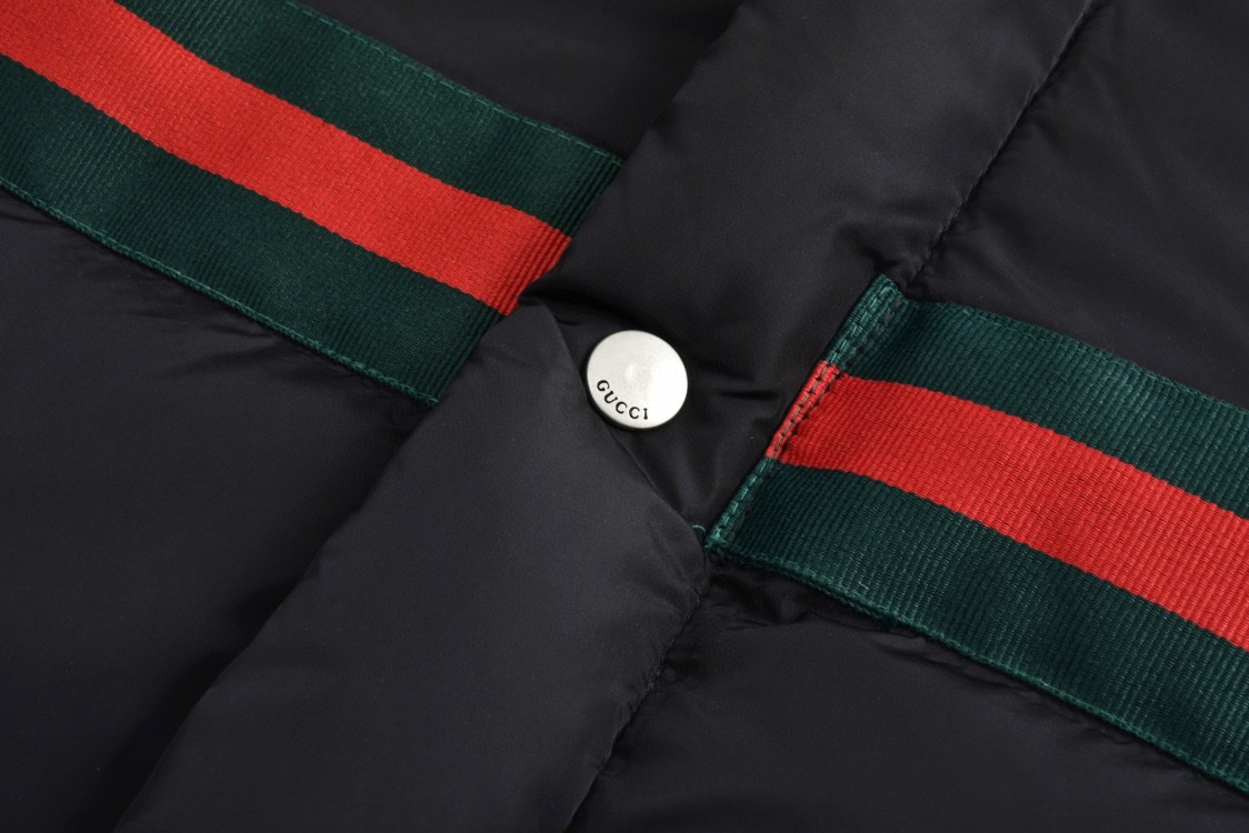 GUCCl 古驰 红绿织带羽绒服 外套 长袖 保暖 黑色 D0 666560-Z8AQX-1043