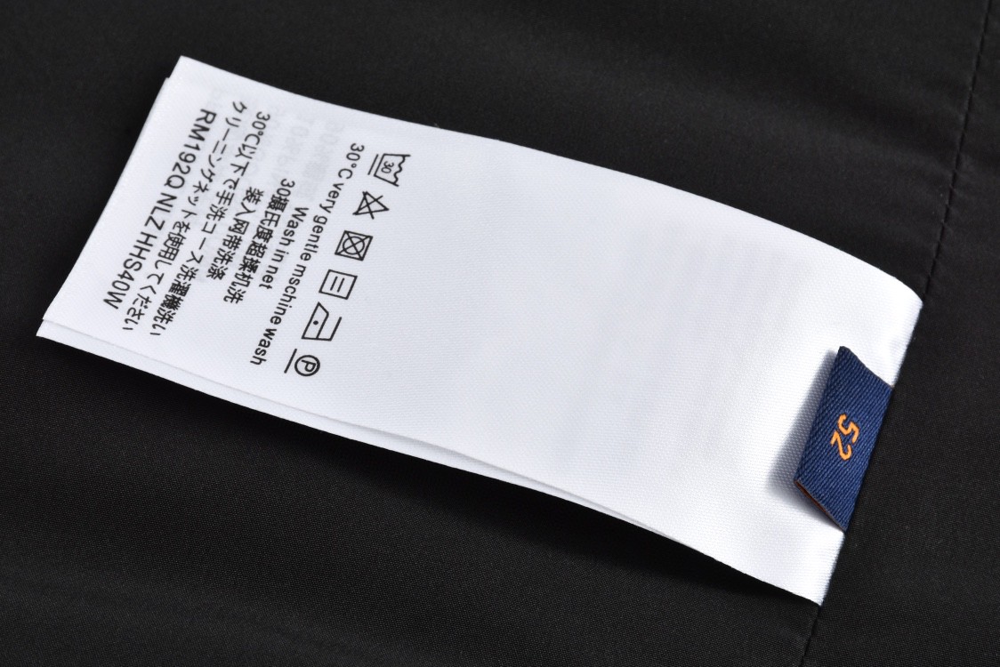 LOUIS VUITTON 路易威登 科技皮膜浮雕压花拉链羽绒服 外套 长袖 黑色 E2