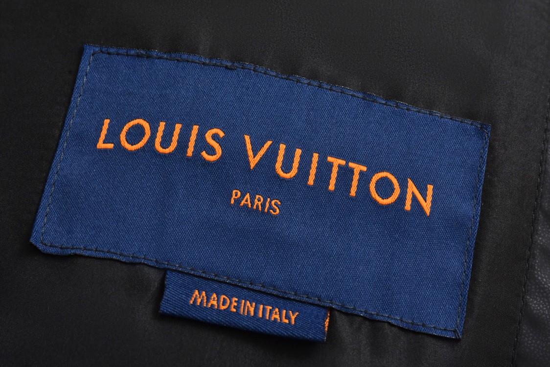 LOUIS VUITTON 路易威登 科技皮膜浮雕压花拉链羽绒服 外套 长袖 黑色 E2