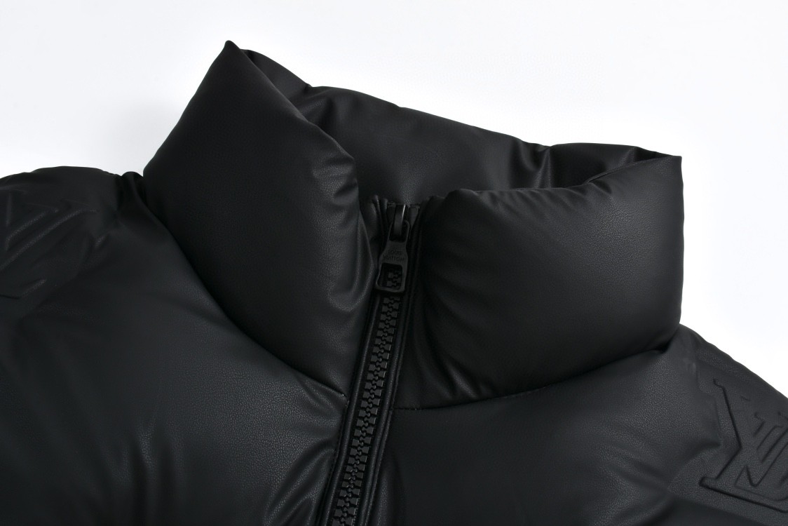 LOUIS VUITTON 路易威登 科技皮膜浮雕压花拉链羽绒服 外套 长袖 黑色 E2