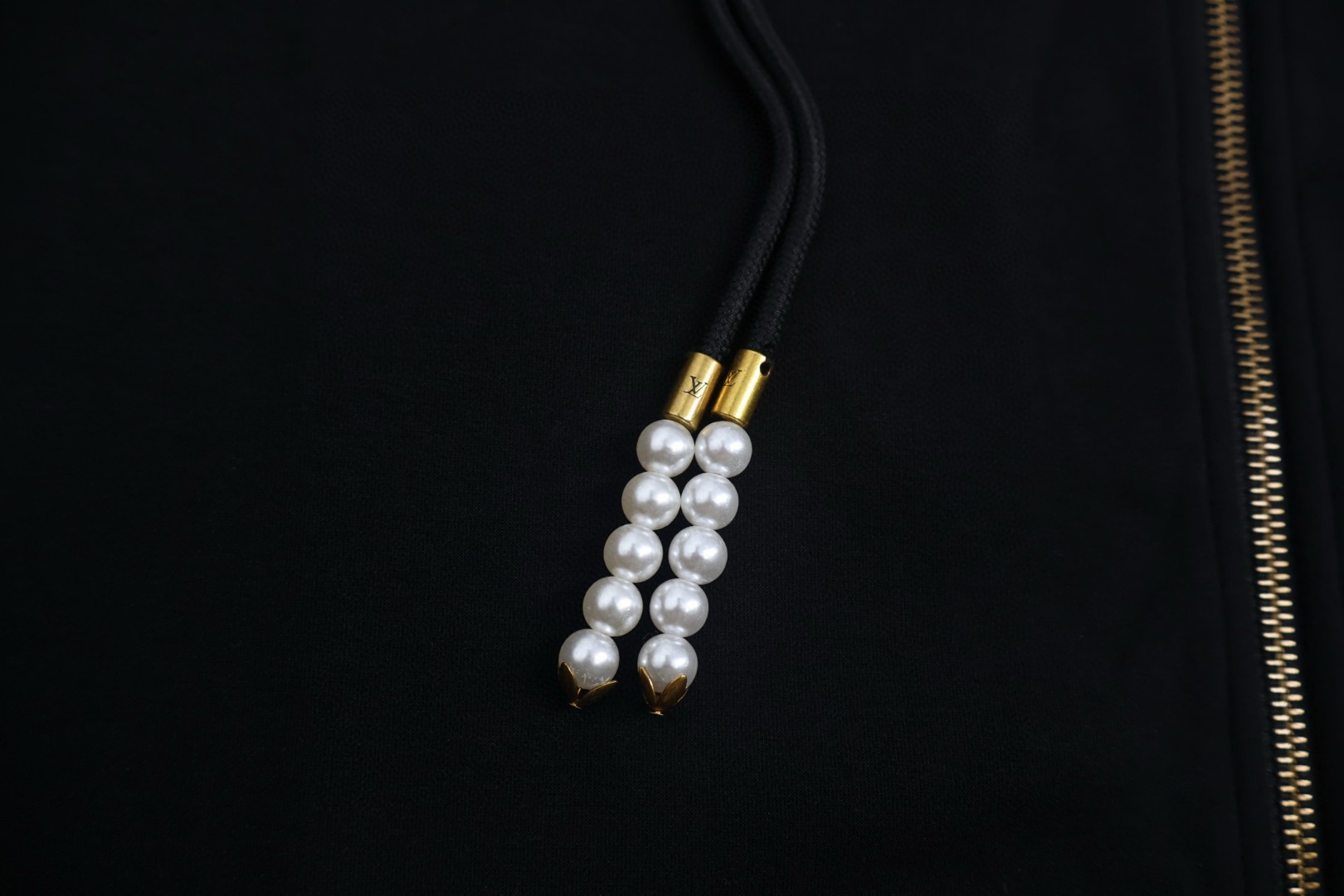 LOUIS VUITTON 路易威登 珍珠吊坠拉链连帽卫衣 外套 长袖 蓝色 黑色 B5 1AFRB1