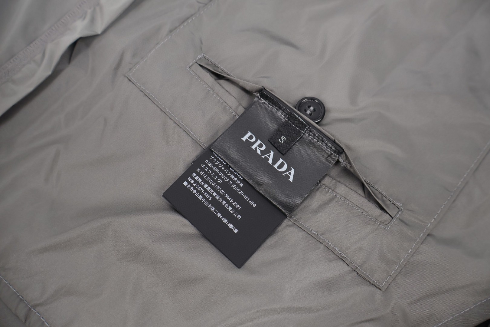 PRADA 普拉达 防风风衣拉链夹克 外套 长袖 灰色 C0 