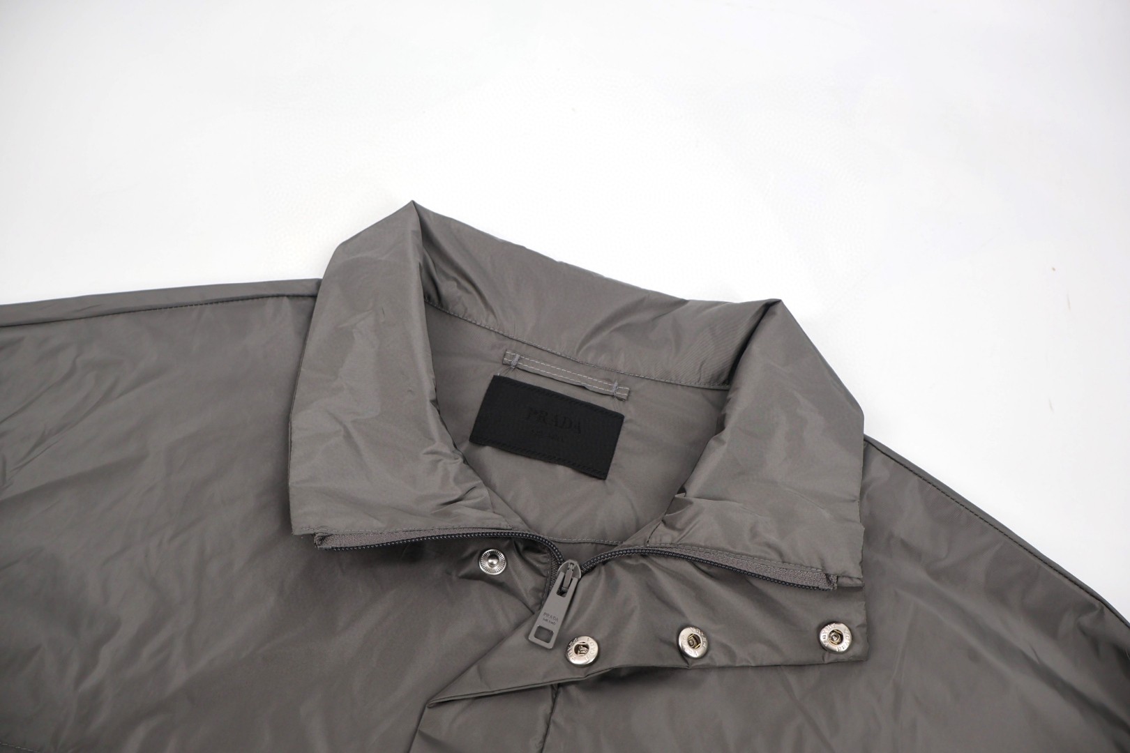 PRADA 普拉达 防风风衣拉链夹克 外套 长袖 灰色 C0 