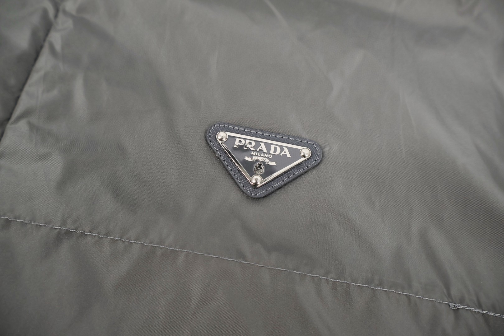 PRADA 普拉达 防风风衣拉链夹克 外套 长袖 灰色 C0 