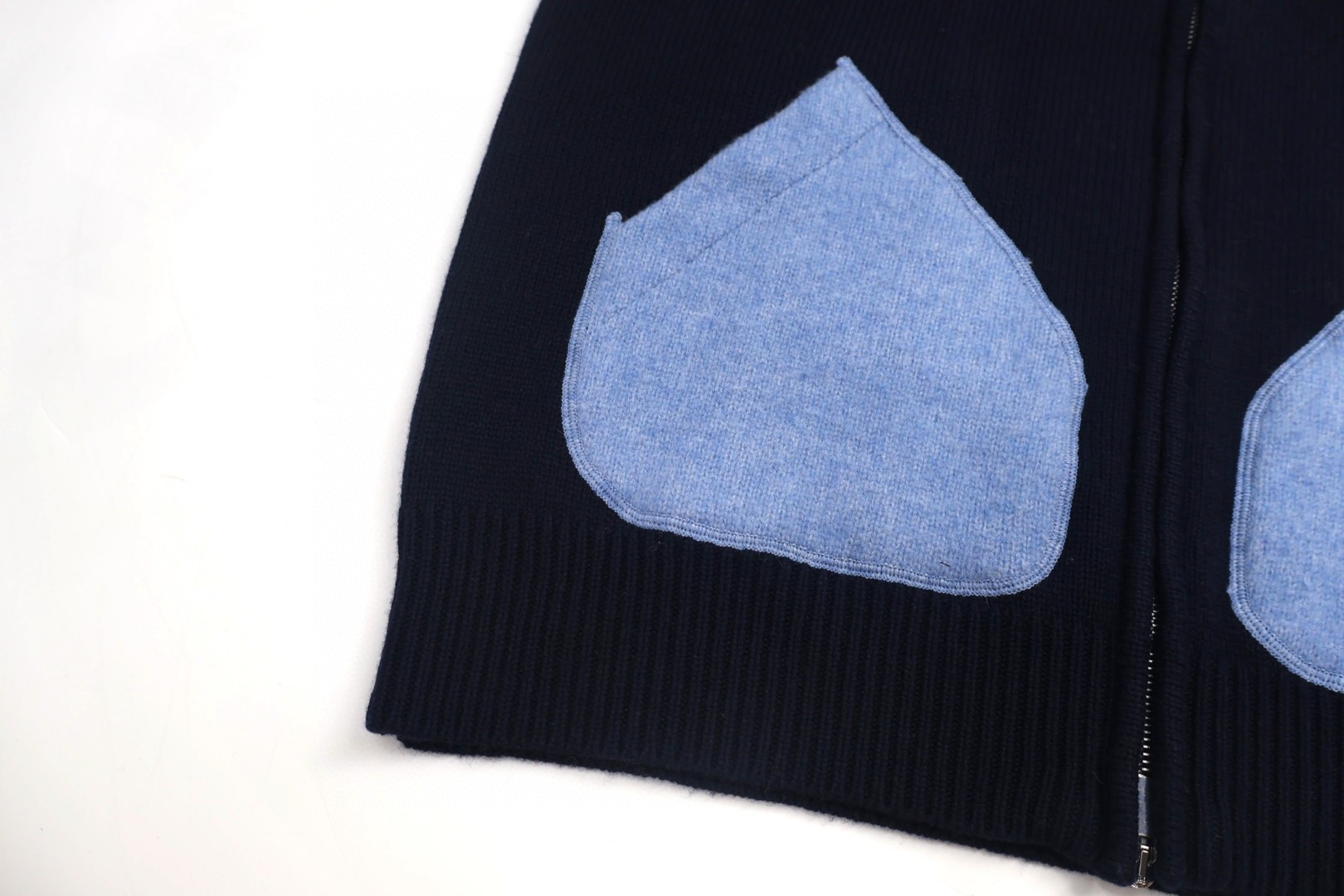 DIOR 迪奥 拼色铃兰花刺绣学院风拉链针织外套 夹克 长袖 C5 593M401A2013-C580