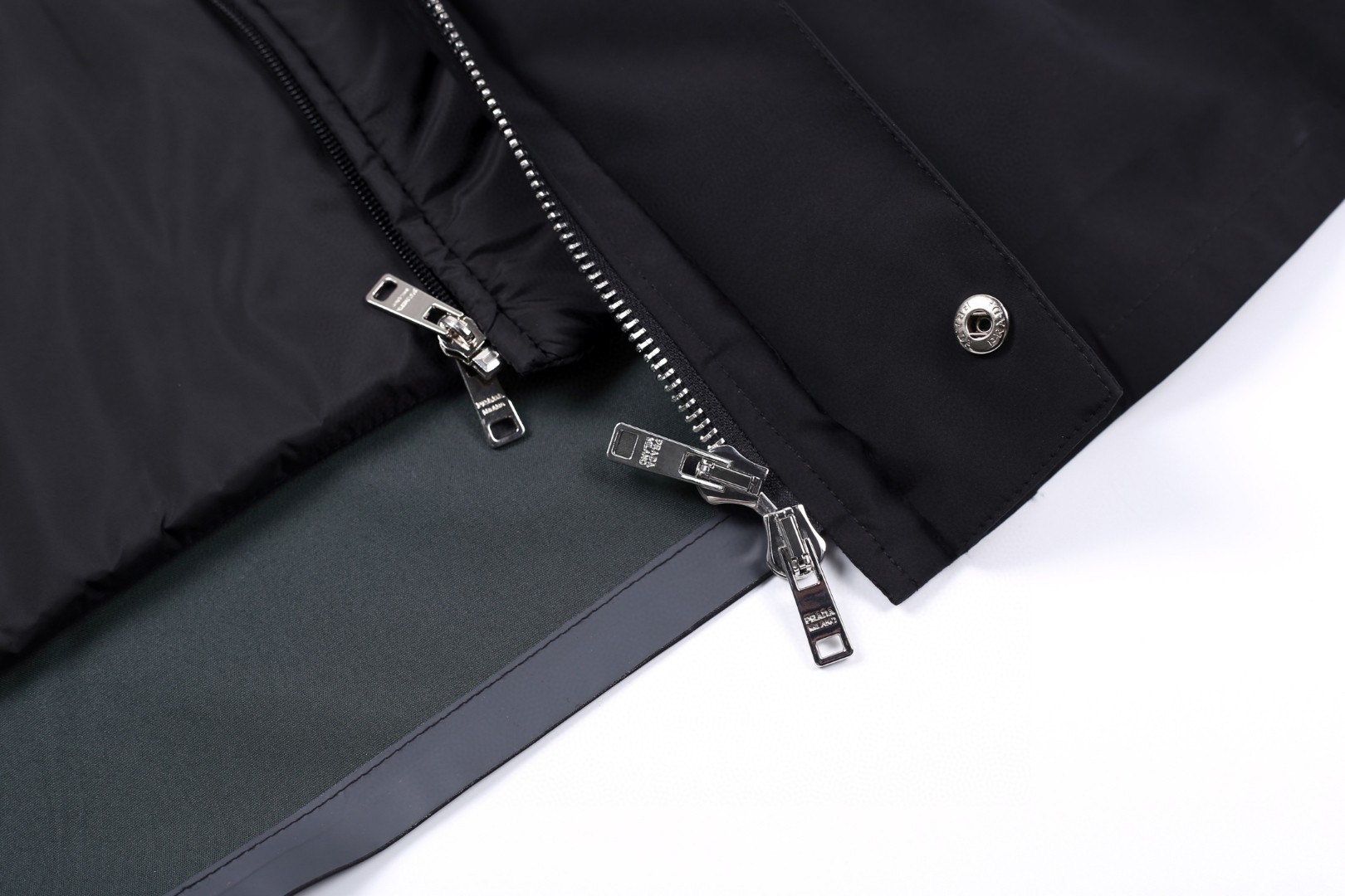 PRADA 普拉达 连帽立领两件套拉链夹克 外套 长袖 黑色 E2