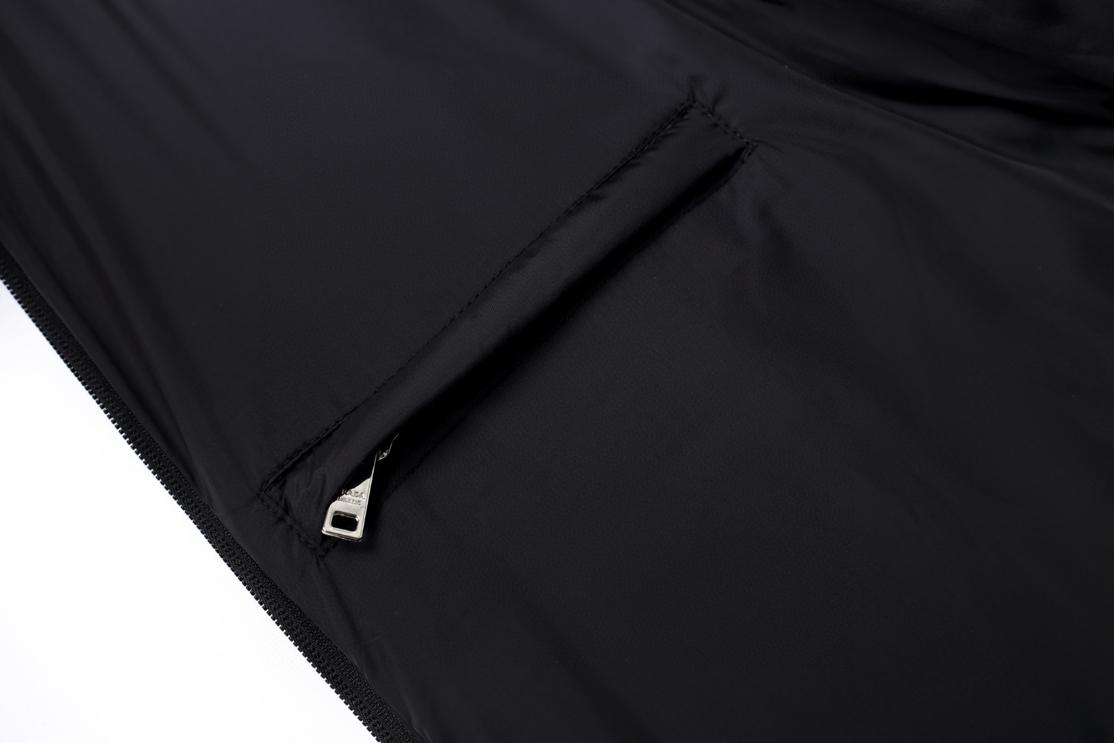 PRADA 普拉达 连帽立领两件套拉链夹克 外套 长袖 黑色 E2