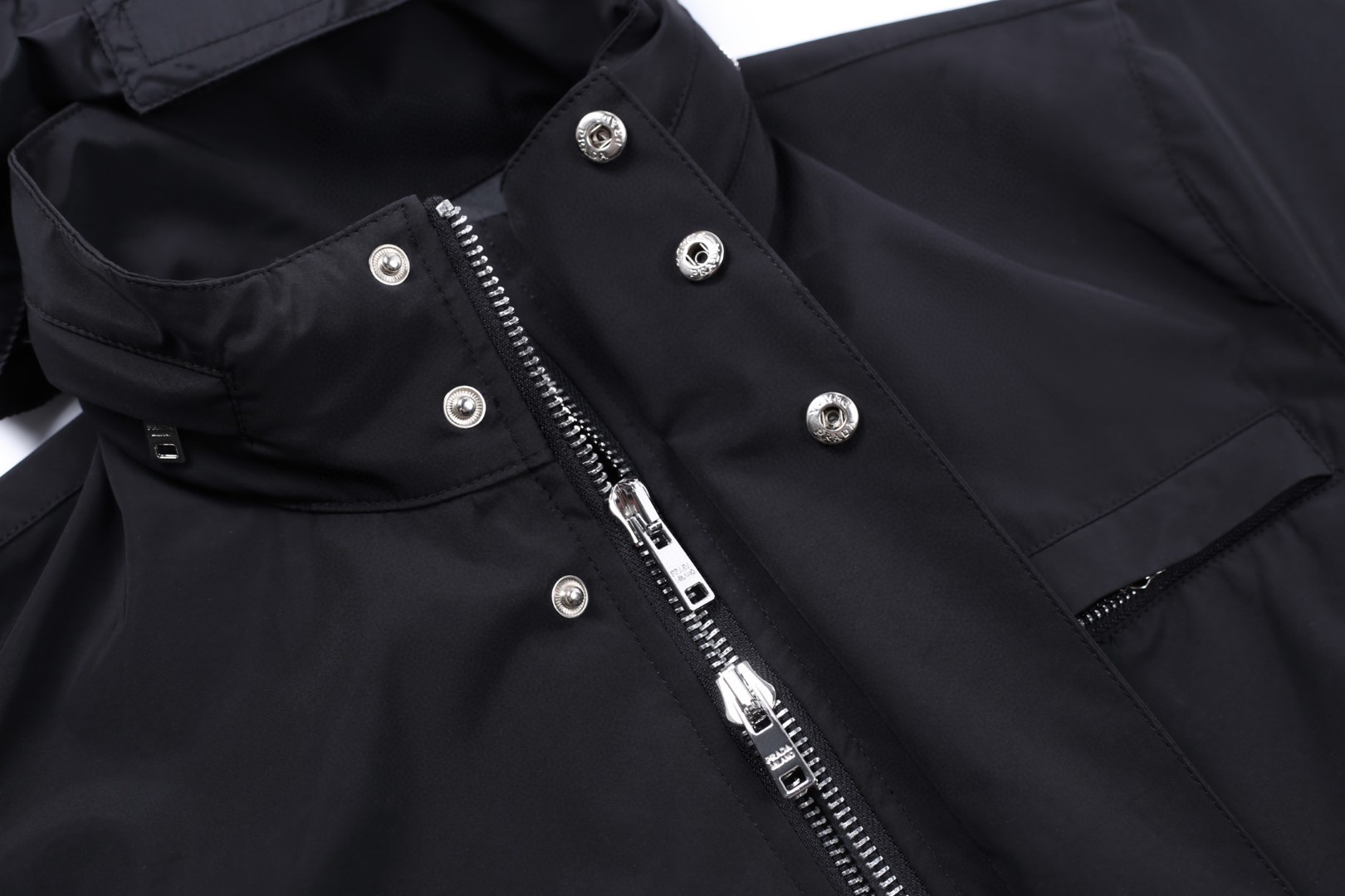 PRADA 普拉达 连帽立领两件套拉链夹克 外套 长袖 黑色 E2