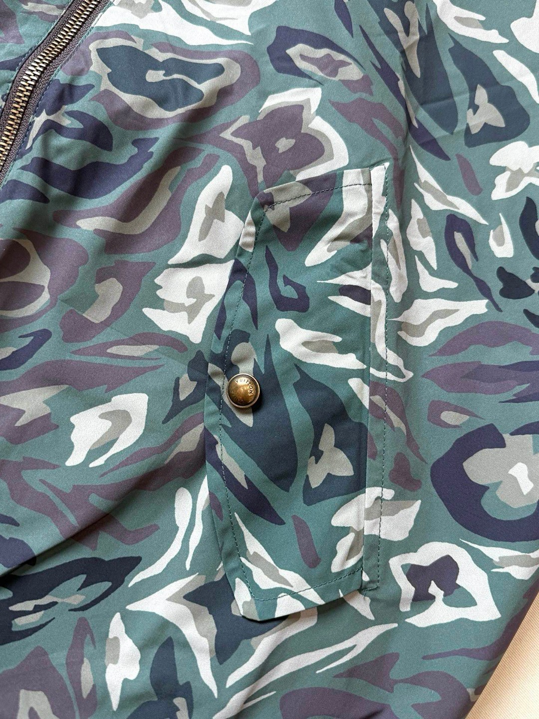 LOUIS VUITTON 路易威登 Nigo 联名款 迷彩老花双面两穿拉链连帽夹克 风衣 外套 C0 1AILQV