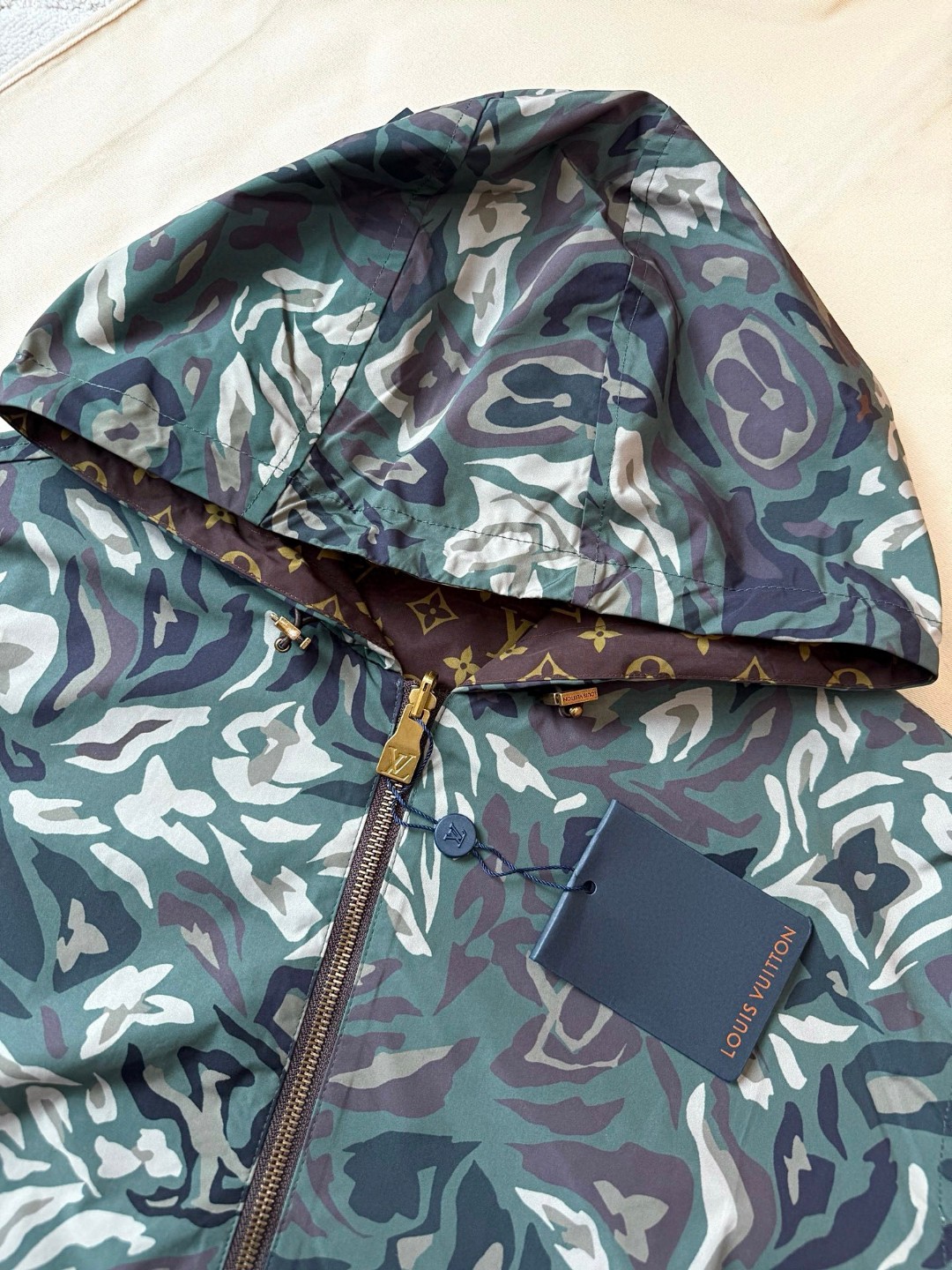 LOUIS VUITTON 路易威登 Nigo 联名款 迷彩老花双面两穿拉链连帽夹克 风衣 外套 C0 1AILQV