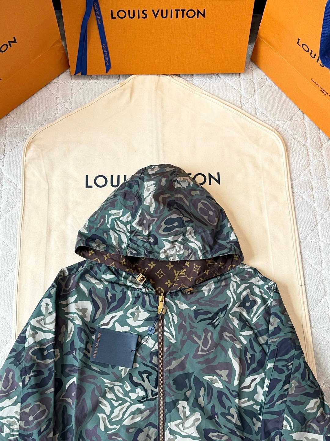 LOUIS VUITTON 路易威登 Nigo 联名款 迷彩老花双面两穿拉链连帽夹克 风衣 外套 C0 1AILQV