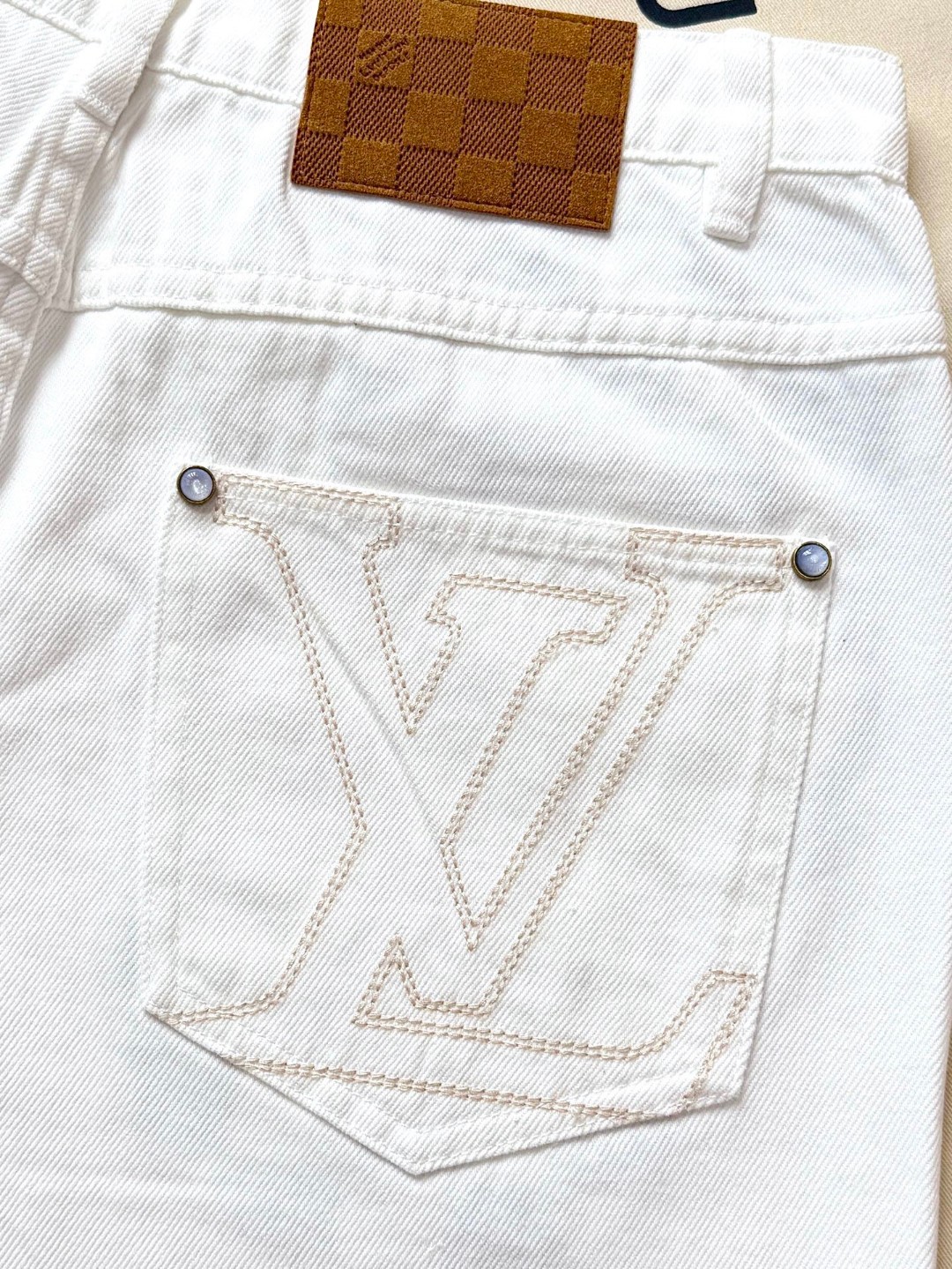 LOUIS VUITTON 路易威登 背后口袋刺绣牛仔裤 裤子 长裤 白色 B5 1AHUVW