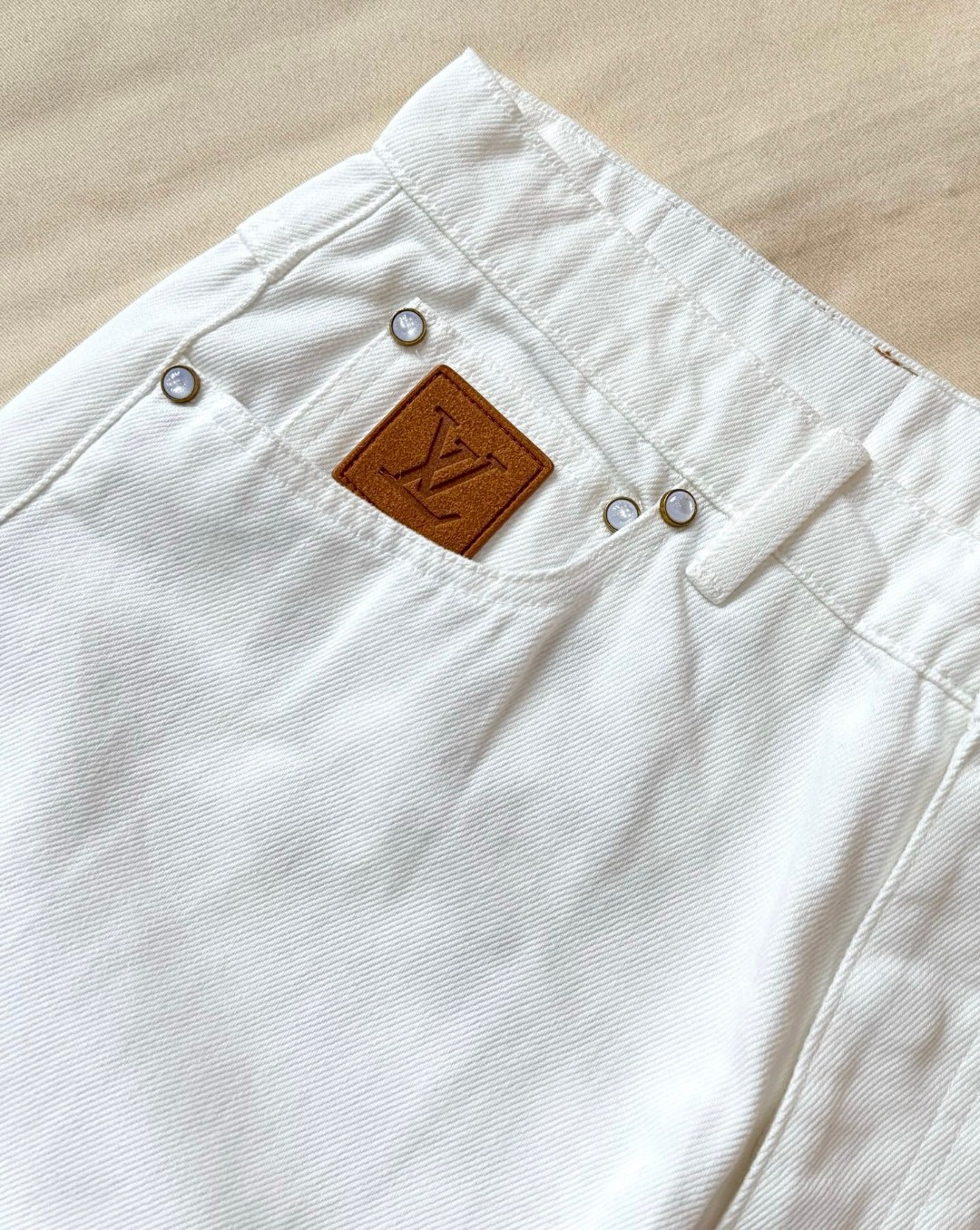 LOUIS VUITTON 路易威登 背后口袋刺绣牛仔裤 裤子 长裤 白色 B5 1AHUVW