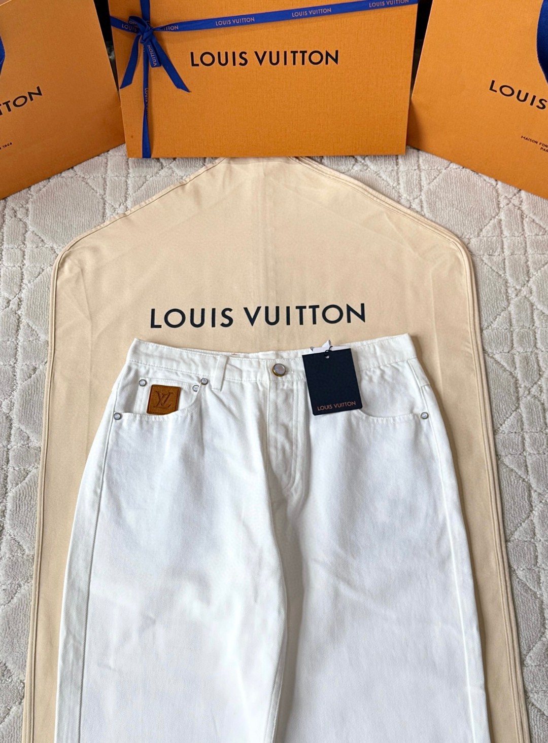LOUIS VUITTON 路易威登 背后口袋刺绣牛仔裤 裤子 长裤 白色 B5 1AHUVW