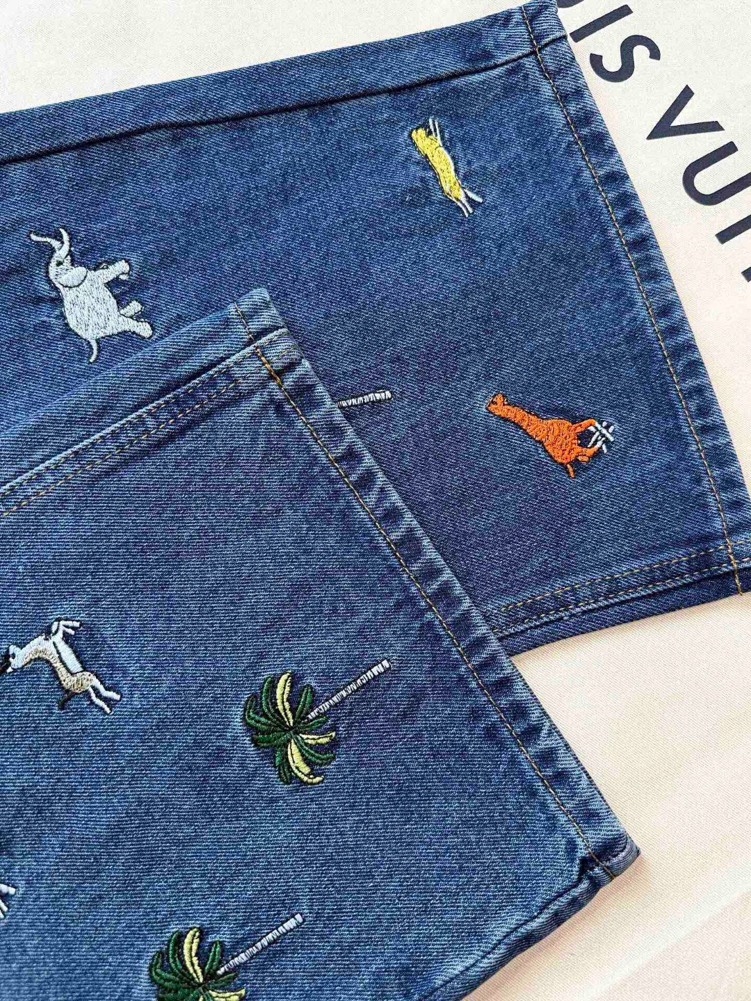 LOUIS VUITTON 路易威登 动物刺绣牛仔裤 裤子 长裤 蓝色 B5 