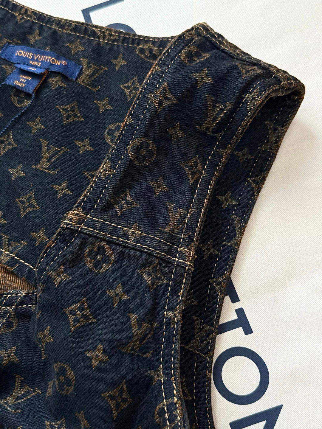 LOUIS VUITTON 路易威登 黑花燕麦色经典牛仔无袖夹克 背心 马甲 外套 B5 1AIBF3