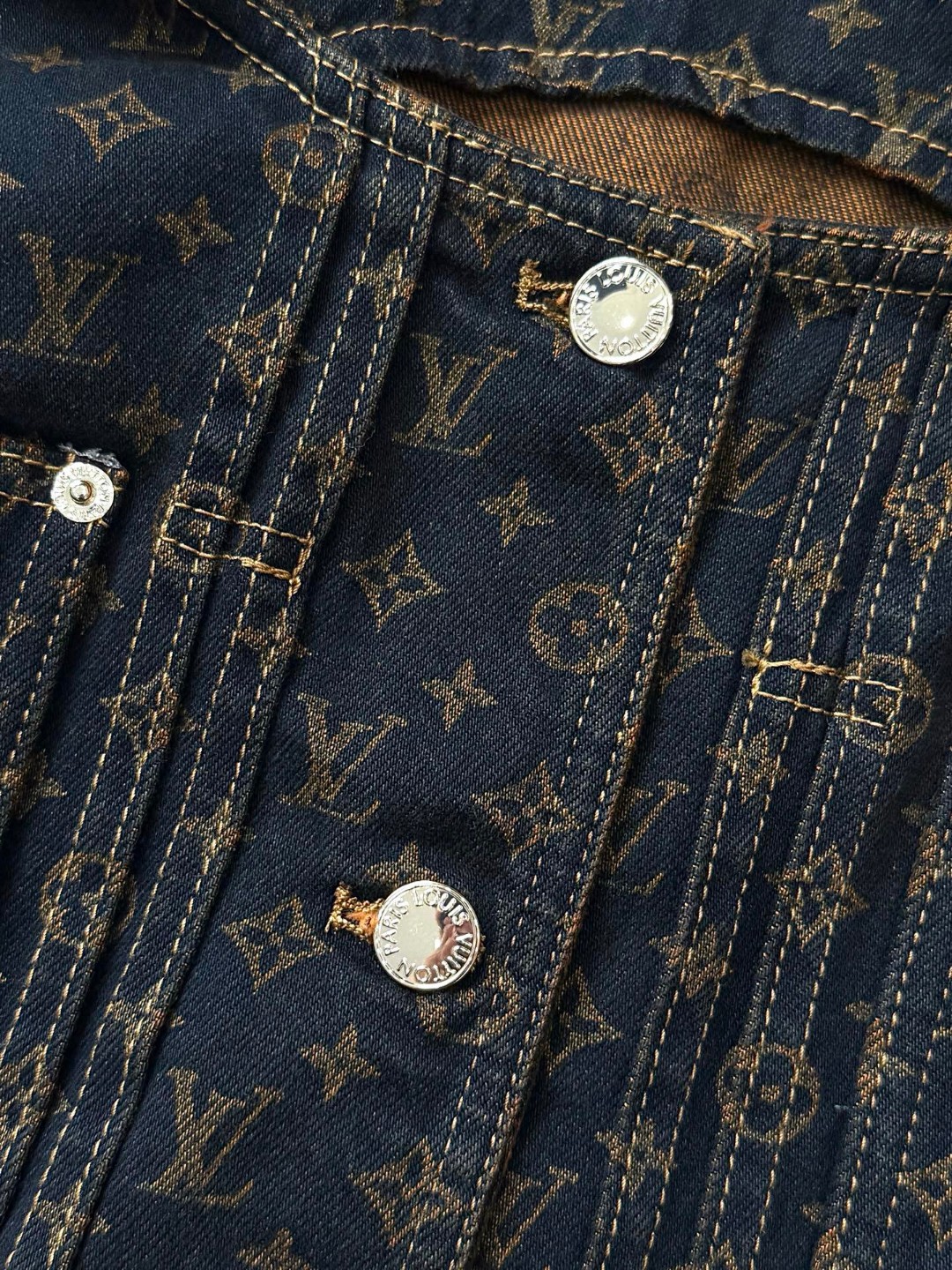 LOUIS VUITTON 路易威登 黑花燕麦色经典牛仔无袖夹克 背心 马甲 外套 B5 1AIBF3