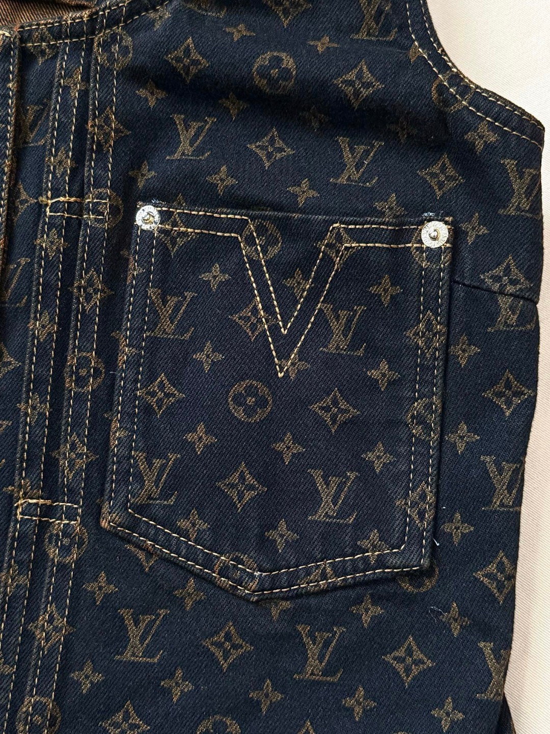 LOUIS VUITTON 路易威登 黑花燕麦色经典牛仔无袖夹克 背心 马甲 外套 B5 1AIBF3