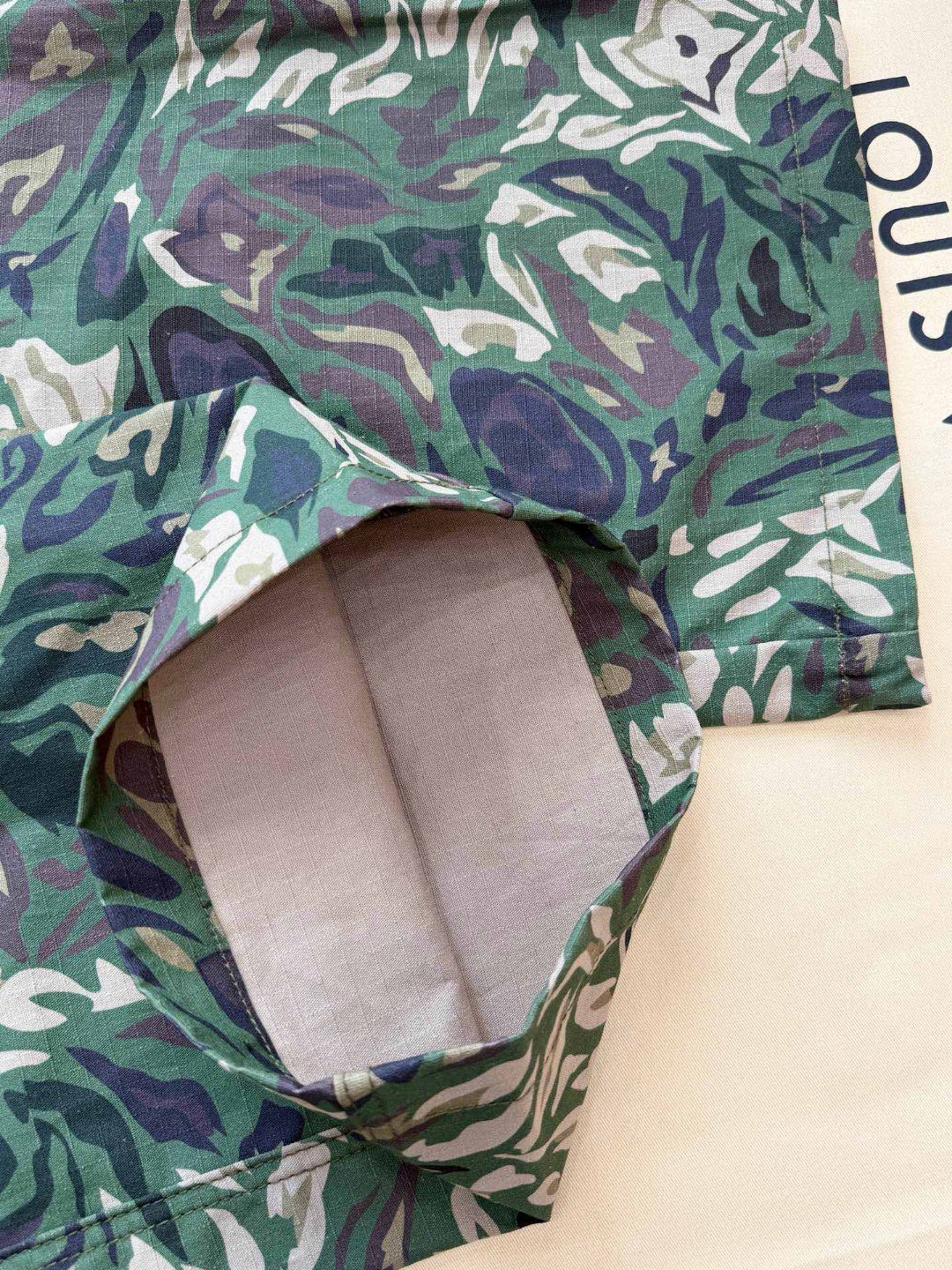 LOUIS VUITTON 路易威登 Nigo 联名款 迷彩老花贴布饰口袋工装裤 裤子 长裤 B5 1AIMEO