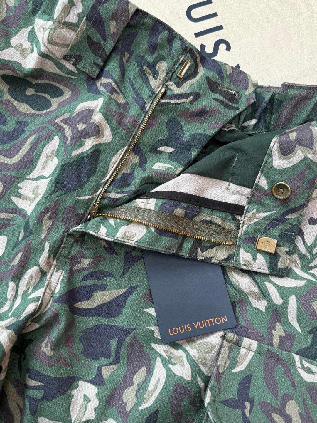 LOUIS VUITTON 路易威登 Nigo 联名款 迷彩老花贴布饰口袋工装裤 裤子 长裤 B5 1AIMEO