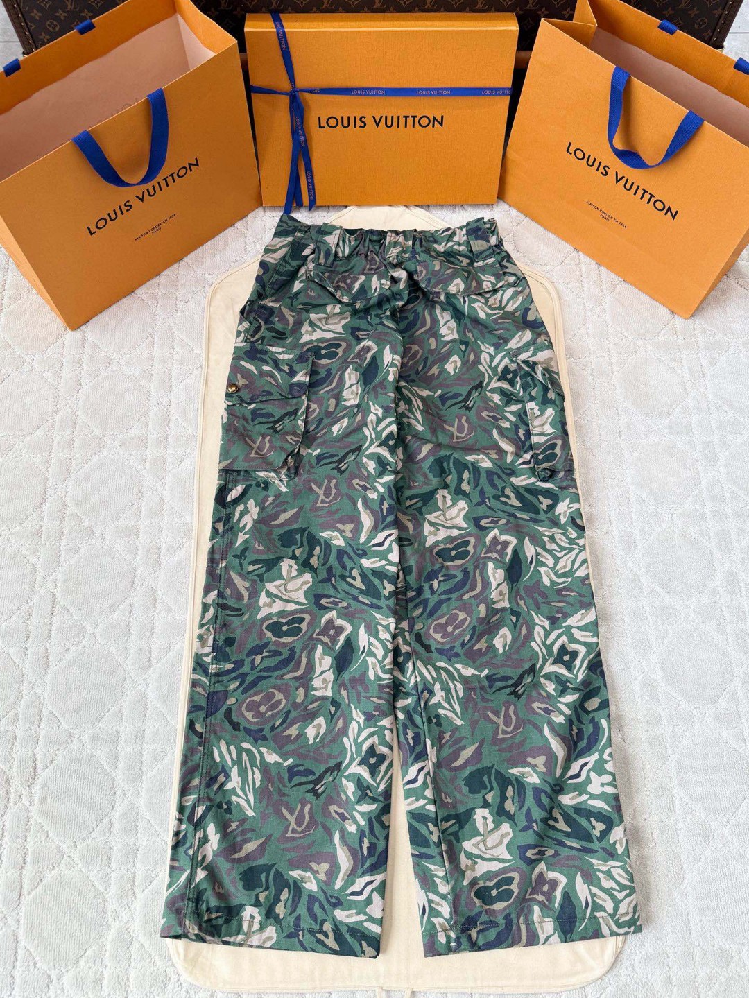 LOUIS VUITTON 路易威登 Nigo 联名款 迷彩老花贴布饰口袋工装裤 裤子 长裤 B5 1AIMEO