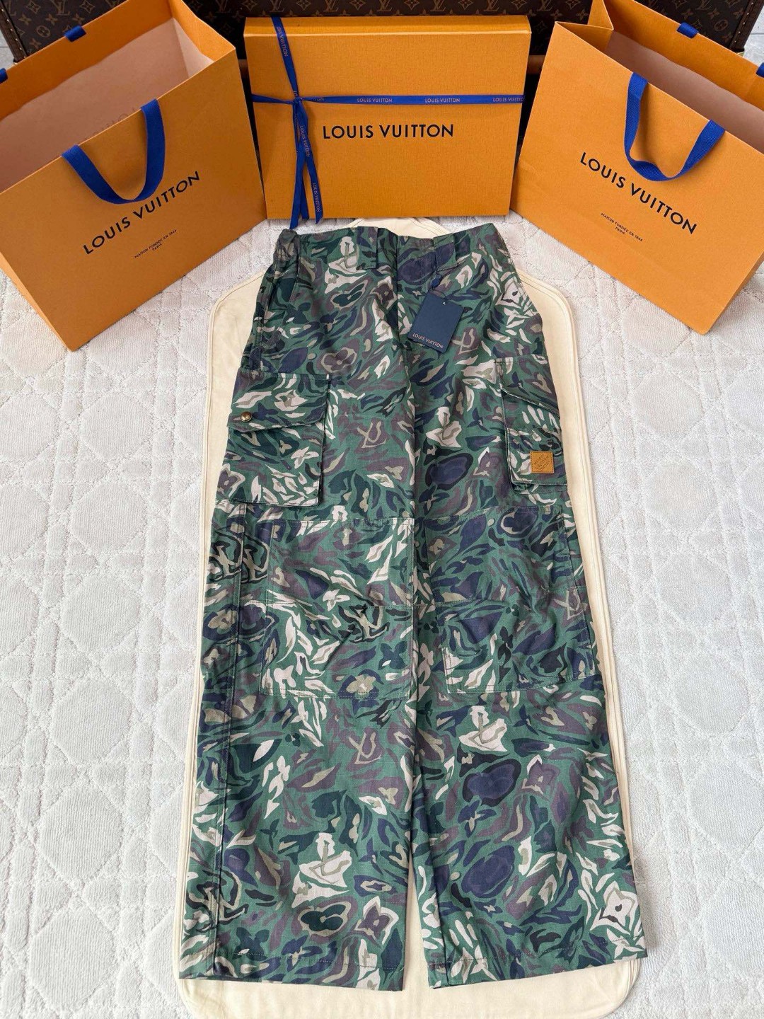 LOUIS VUITTON 路易威登 Nigo 联名款 迷彩老花贴布饰口袋工装裤 裤子 长裤 B5 1AIMEO