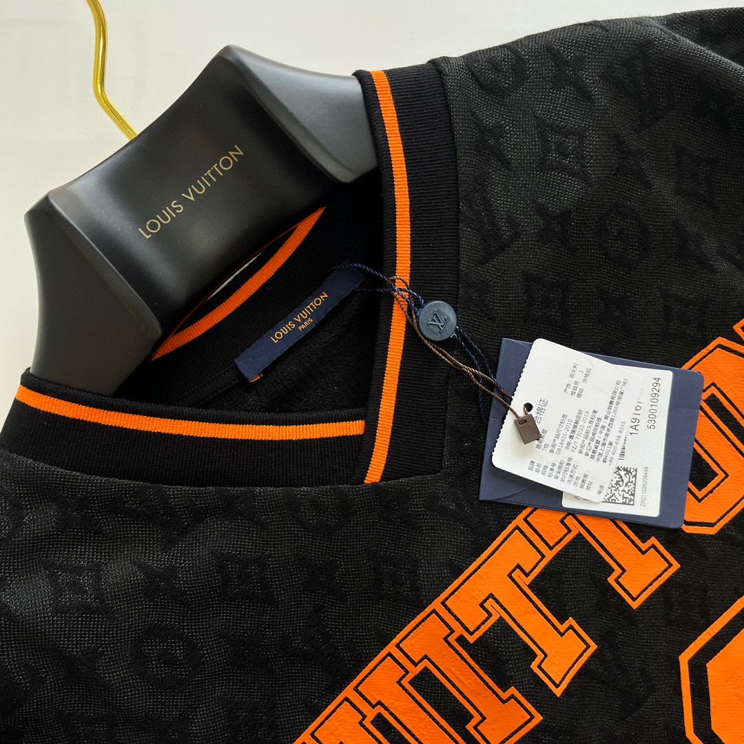 LOUIS VUITTON 路易威登 字母logo提花V领中袖 T恤 短袖 黑色 A5 1AB6G1