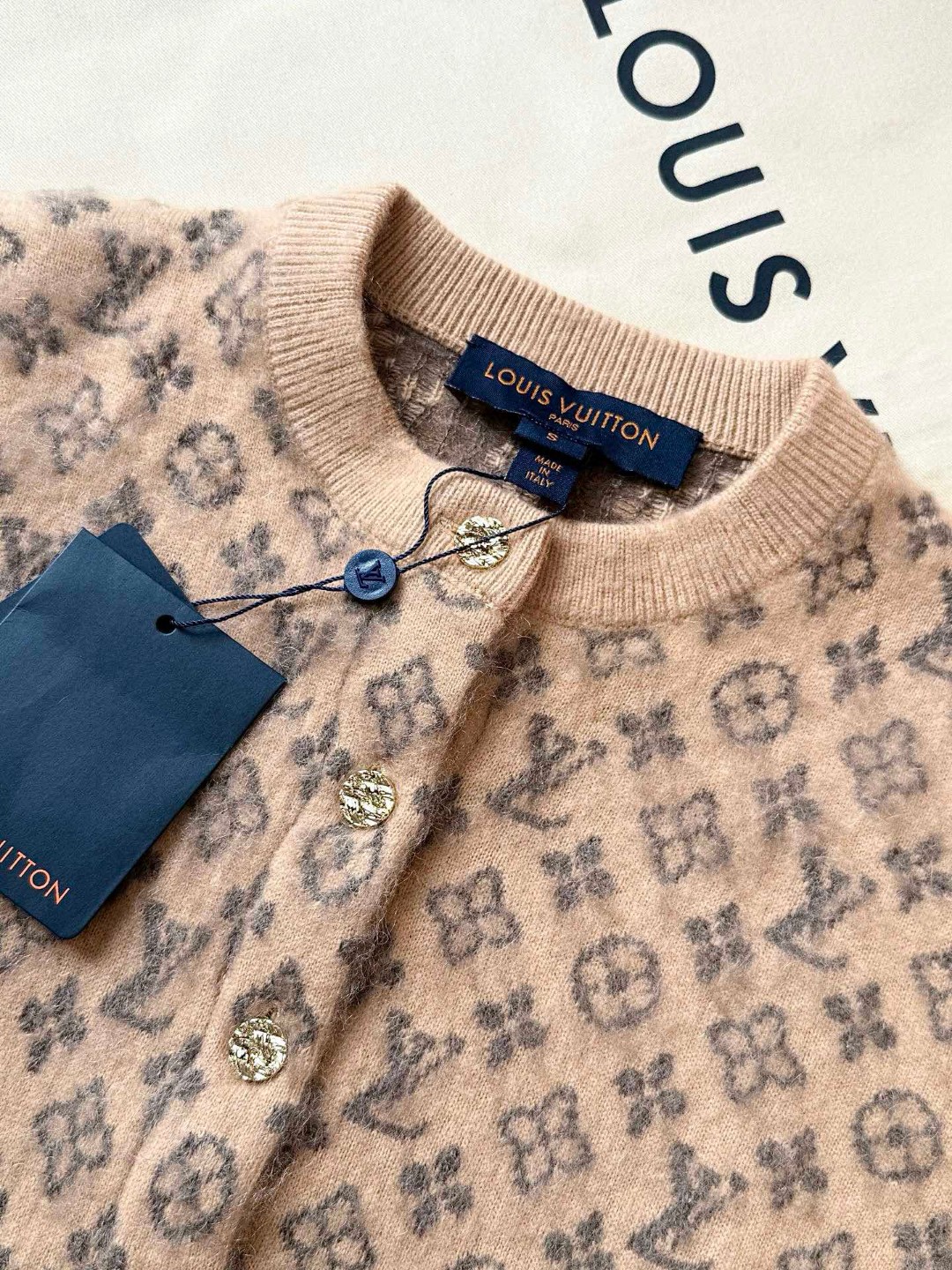 LOUIS VUITTON 路易威登 马海毛老花字母针织毛衣 针织衫 开衫 外套 长袖 灰色 卡其色 C0 1AHZC7